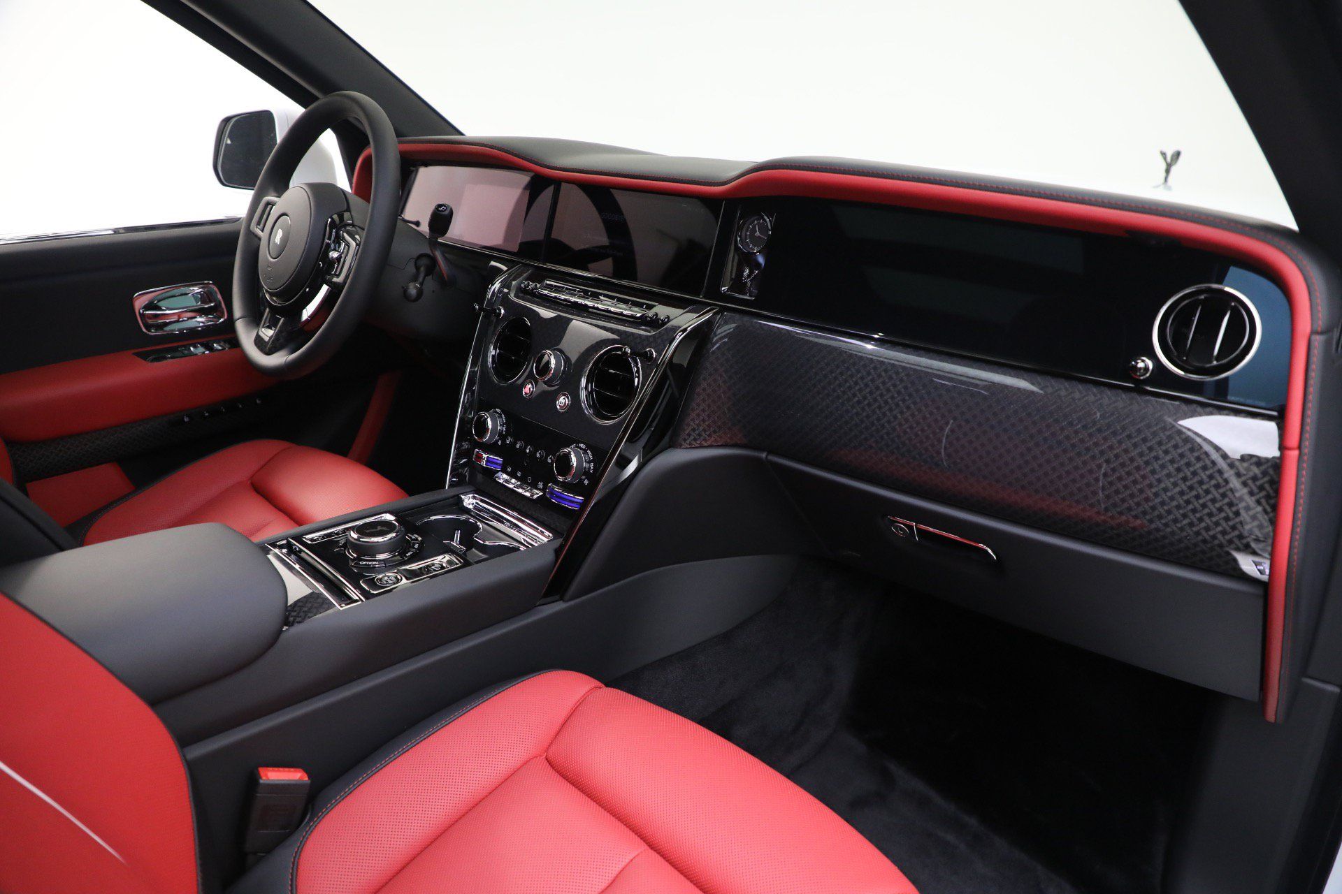 Certified 2025 Rolls-Royce Cullinan Black Badge AWD/4WD image 35