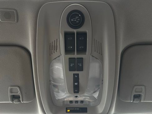 Used 2017 Chevrolet Equinox Premier w/ Enhanced Convenience Package FWD image 23
