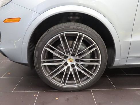 Used 2022 Porsche Cayenne S AWD/4WD image 13