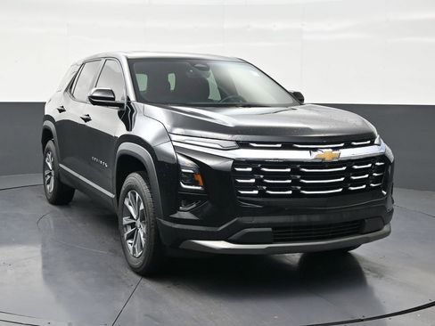 Used 2025 Chevrolet Equinox LT w/ Safety and Technology Package image 7