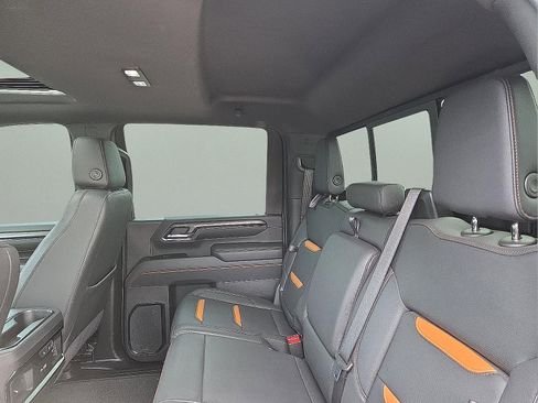 Used 2025 GMC Sierra 2500 AT4 w/ AT4 Premium Plus Package AWD/4WD image 10