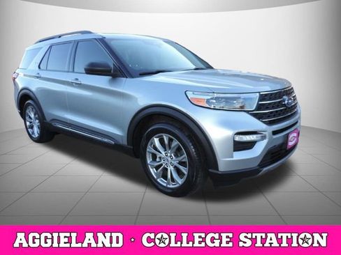 Used 2021 Ford Explorer XLT w/ Equipment Group 202A image 3