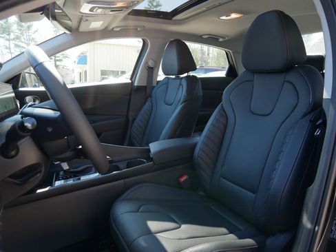 Certified 2024 Hyundai Elantra Limited image 7