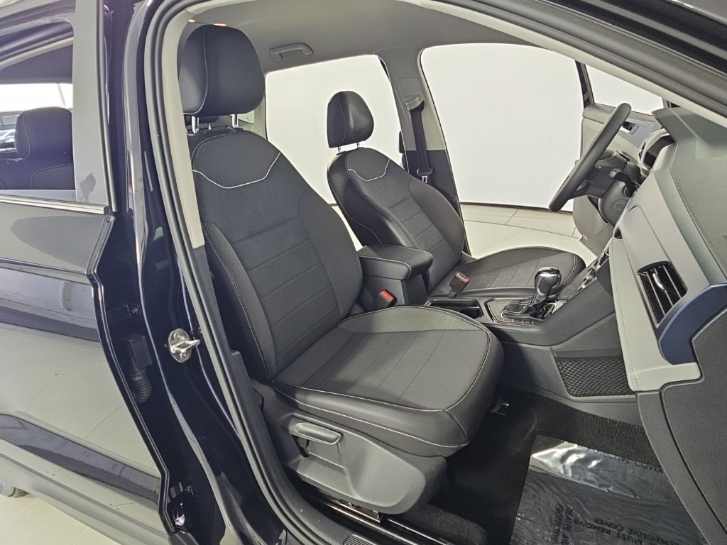 Certified 2023 Volkswagen Taos SE FWD image 18