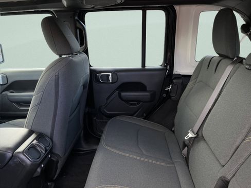 Used 2025 Jeep Wrangler Willys image 7