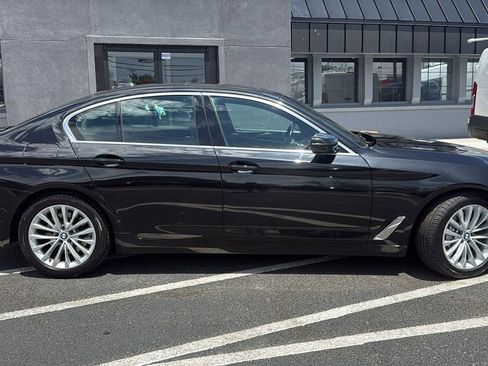 Used 2022 BMW 530i xDrive w/ Premium Package AWD/4WD image 2