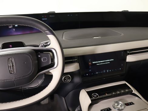 New 2026 Lincoln Navigator Premiere AWD/4WD image 5