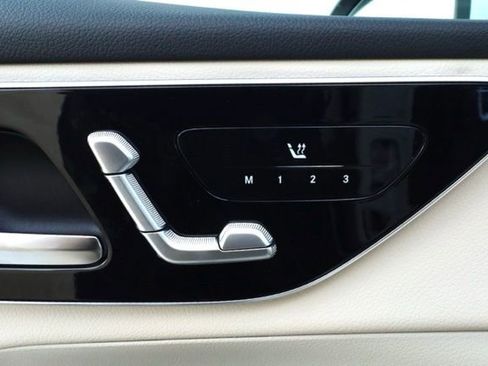 Used 2025 Mercedes-Benz GLC 300 4MATIC image 28