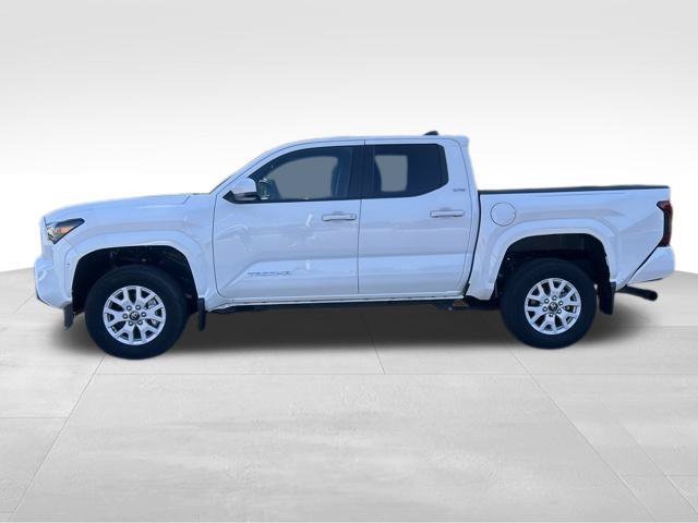 Used 2026 Toyota Tacoma SR5 AWD/4WD image 2