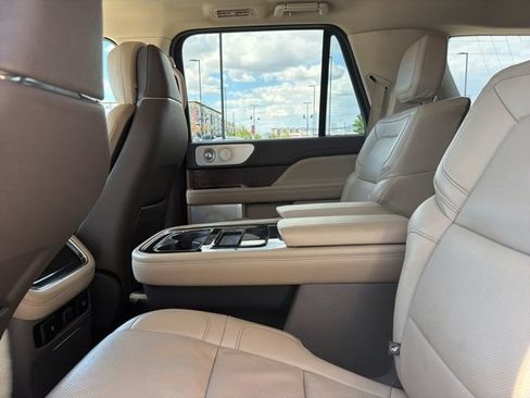 Used 2022 Lincoln Navigator Reserve AWD/4WD image 21