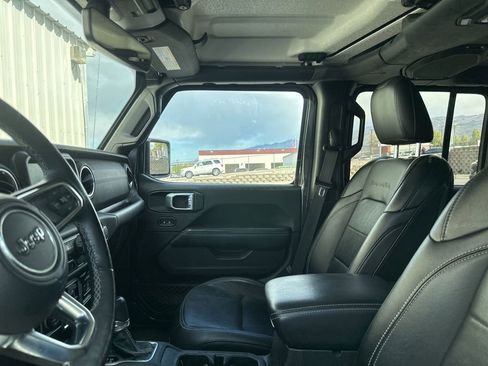 Used 2018 Jeep Wrangler Unlimited Sahara image 9