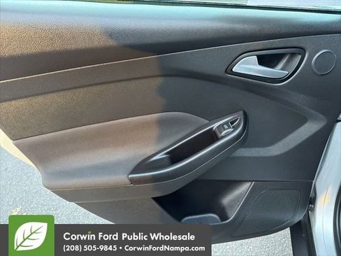 Used 2012 Ford Focus Titanium w/ SEL/Titanium Winter Pkg image 27