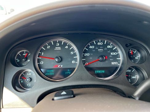 Used 2011 Chevrolet Suburban LT image 28