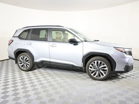 Used 2025 Subaru Forester Touring AWD/4WD image 8