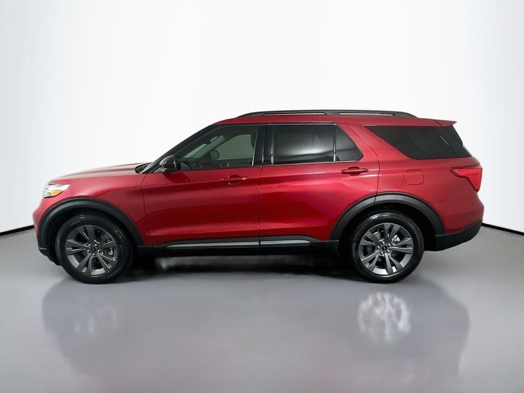 Used 2023 Ford Explorer XLT w/ Equipment Group 202A RWD image 8