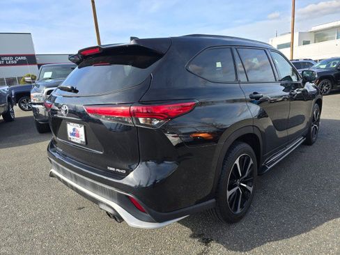 Used 2022 Toyota Highlander XSE AWD/4WD image 3