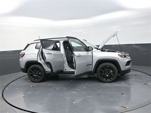New 2026 Jeep Compass Latitude image 32