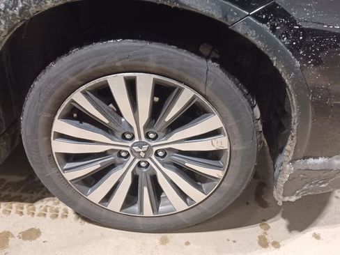 Used 2019 Mitsubishi Outlander GT image 3