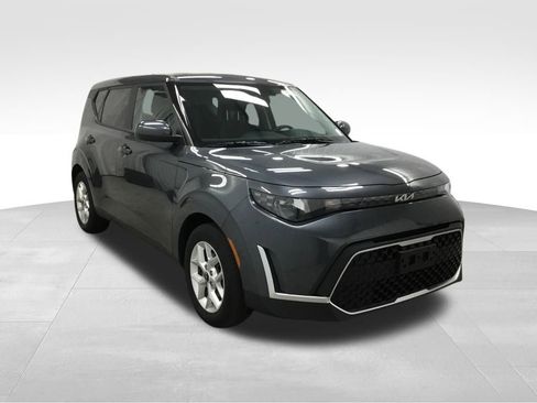 Used 2024 Kia Soul LX w/ LX Technology Package image 3