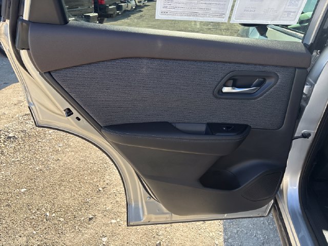Used 2022 Nissan Rogue SV AWD/4WD image 18