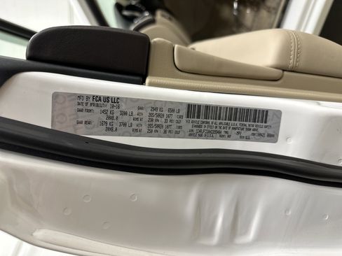 Used 2017 Jeep Grand Cherokee Overland image 35