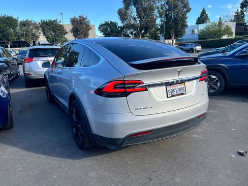 Used 2018 Tesla Model X 75D image 4