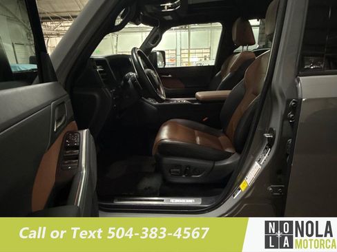 Used 2024 Lexus GX 550 w/ Accessory Package (2T) AWD/4WD image 20