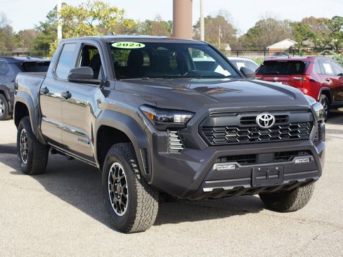 Used 2024 Toyota Tacoma TRD Off-Road image 22