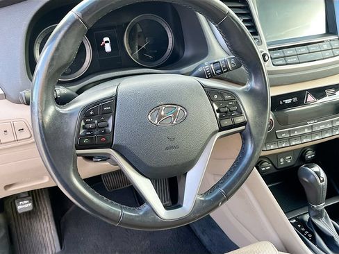Used 2016 Hyundai Tucson Limited w/ Option Group 03 FWD image 11