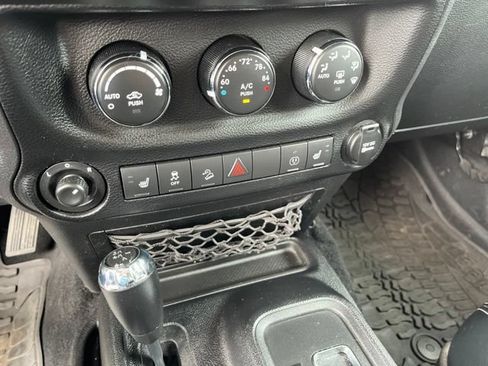 Used 2014 Jeep Wrangler Unlimited Sahara w/ Connectivity Group AWD/4WD image 26