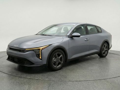 Used 2025 Kia K4 LXS FWD image 3