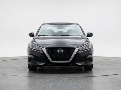 Used 2025 Nissan Altima 2.5 SV image 2