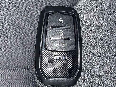 Used 2018 Toyota Camry LE w/ Convenience Package image 32