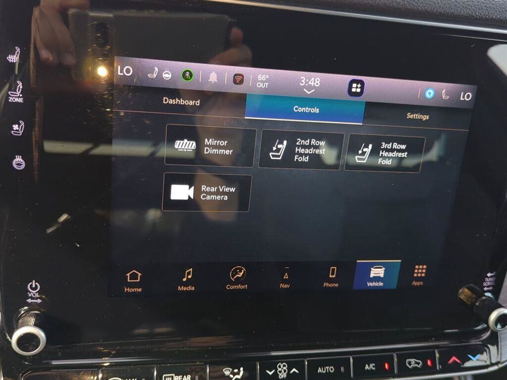 Used 2024 Jeep Wagoneer L Series II w/ Premium Group I AWD/4WD image 23