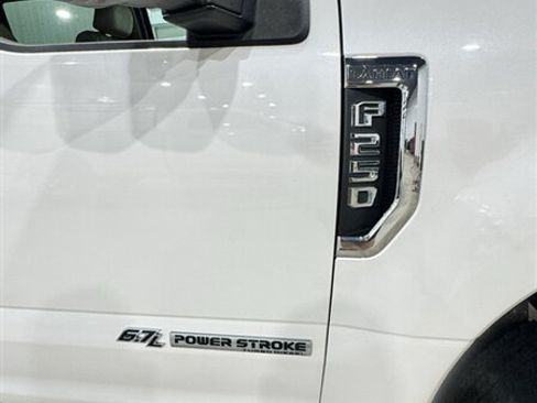Used 2017 Ford F250 Lariat w/ Lariat Value Package AWD/4WD image 3