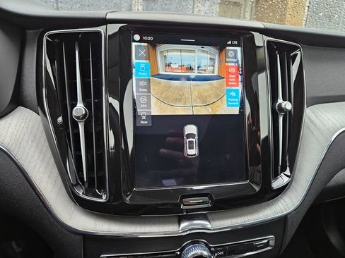 Certified 2025 Volvo XC60 B5 Plus AWD/4WD image 33