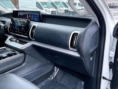 Certified 2025 Ford Expedition Active image 15