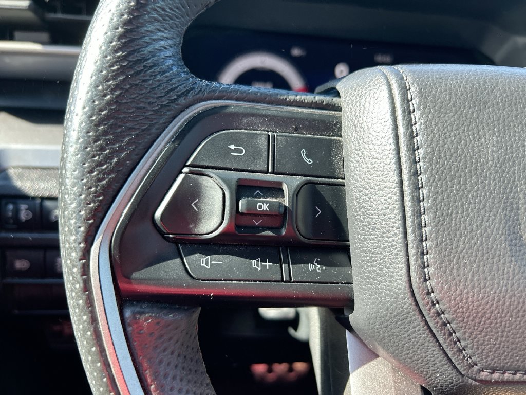 Used 2025 Toyota Tacoma TRD Sport AWD/4WD image 16