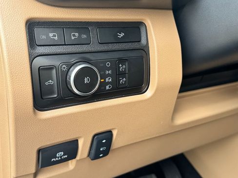 Used 2024 Ford F250 Lariat w/ Chrome Package image 18