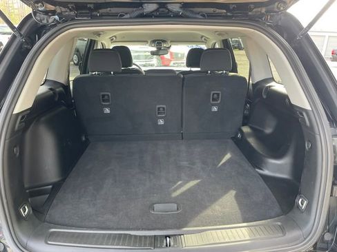 Used 2023 Jeep Grand Cherokee Laredo AWD/4WD image 13