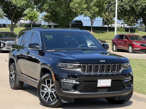 Used 2025 Jeep Grand Cherokee Limited RWD image 2