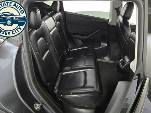 Used 2021 Tesla Model Y Long Range AWD/4WD image 31