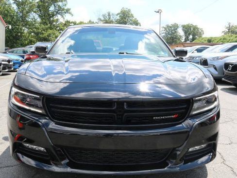 Used 2019 Dodge Charger SXT AWD/4WD image 2