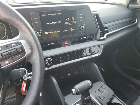 Certified 2025 Kia Sportage LX image 27