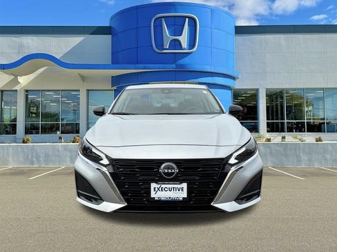 Used 2024 Nissan Altima 2.5 S FWD image 6