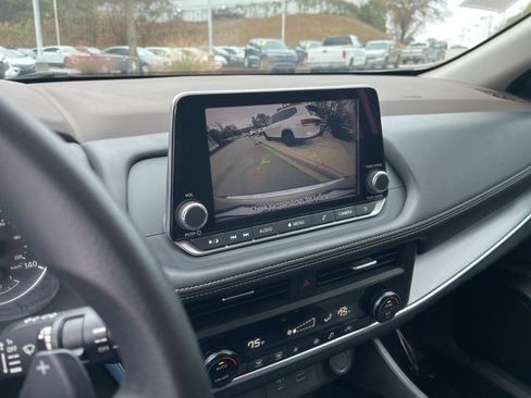 Used 2023 Nissan Rogue SV image 23