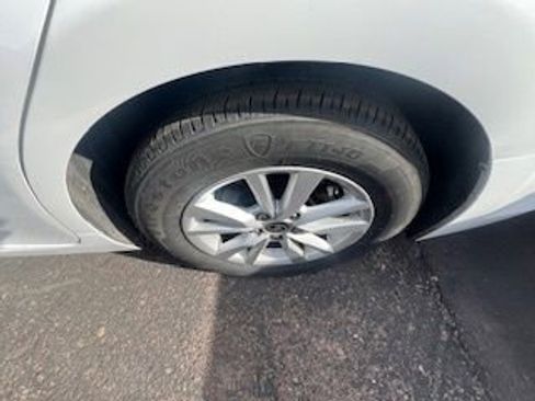 Used 2025 Toyota Camry LE image 7