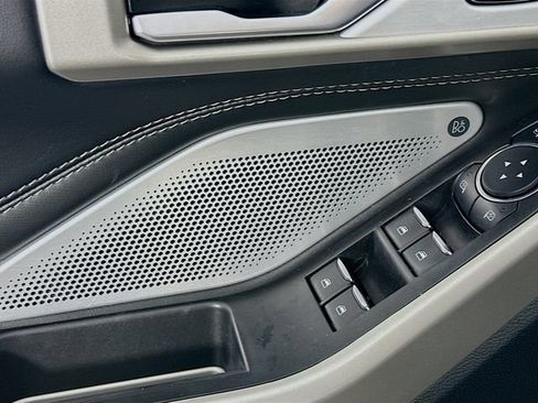 Used 2023 Ford Explorer Limited w/ Limited Technology Package image 25