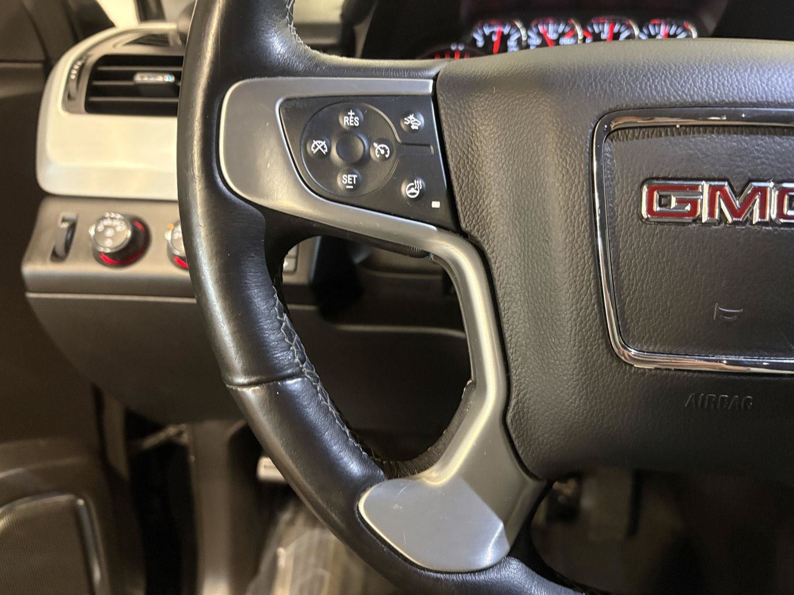 Used 2016 GMC Yukon SLT w/ Open Road Package AWD/4WD image 27
