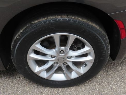 Used 2021 Chrysler Pacifica Touring AWD/4WD image 15